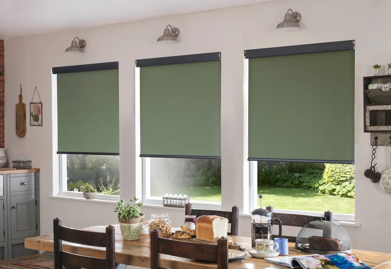 Made-to-measure roller blinds