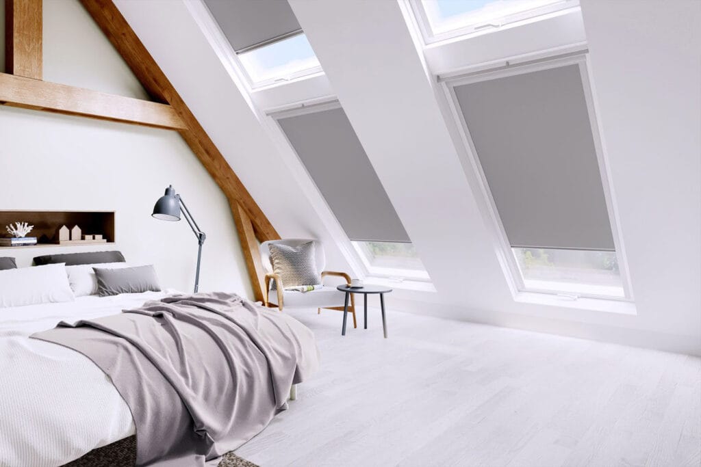 Made-to-measure skylight blinds